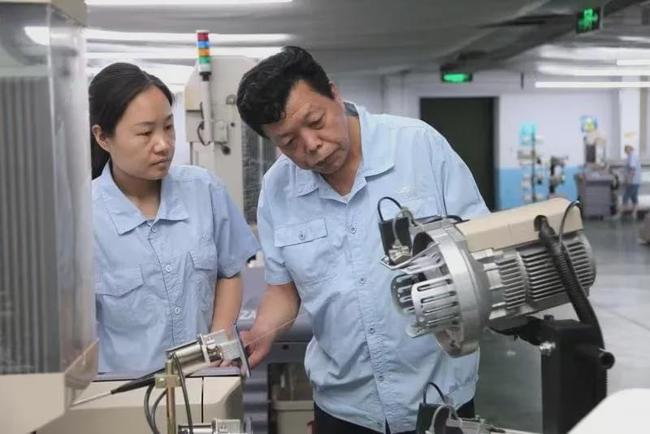 新鄉(xiāng)化纖成立新材料研究院，開啟纖維產(chǎn)業(yè)創(chuàng)新與轉(zhuǎn)化新篇章